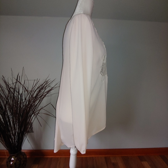 Chloe K Blouse - Picture 7 of 10